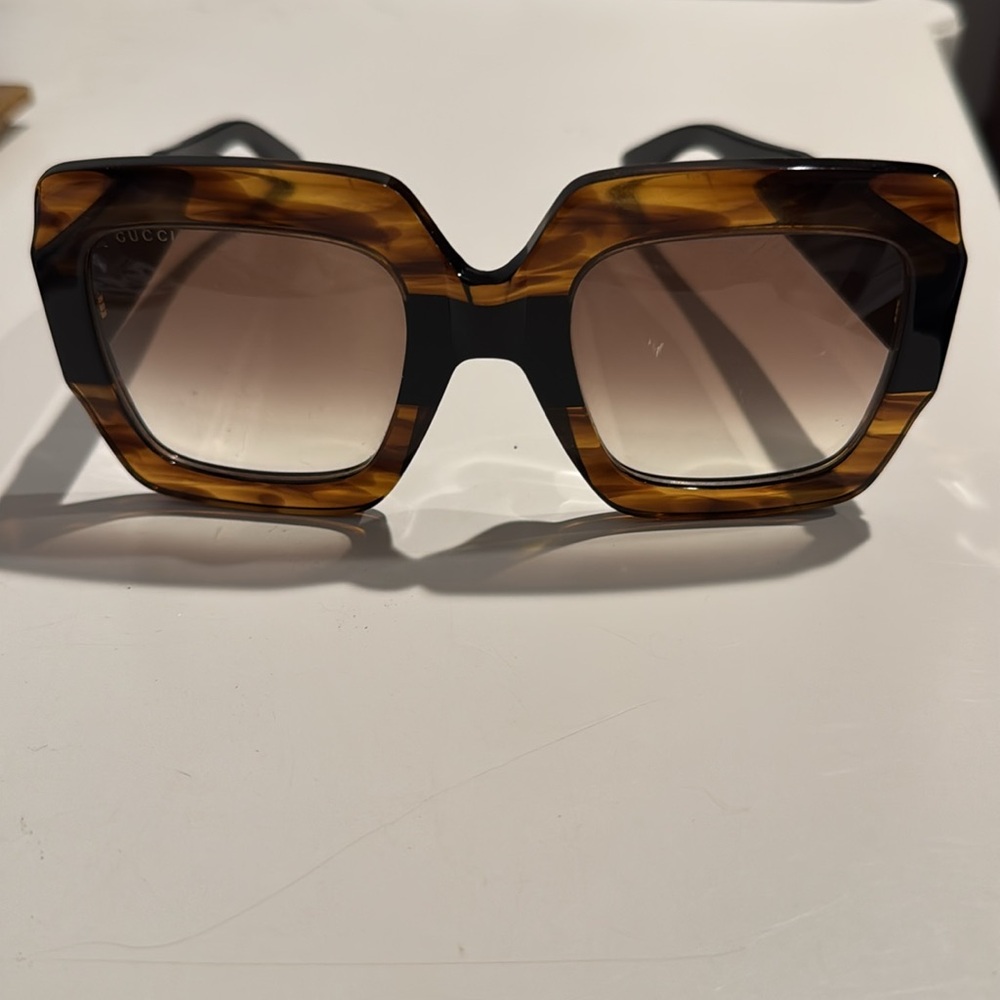 Gucci Brown Oversized Square Sunglasses with Tortoiseshell Pattern - Picture 7 of 8
